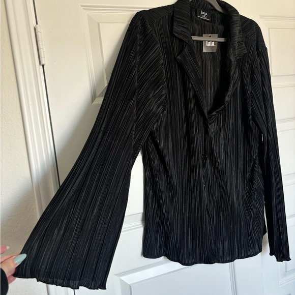 Dressed in LALA Long Sleeve Plissé Set in Black - Picture 2 of 9